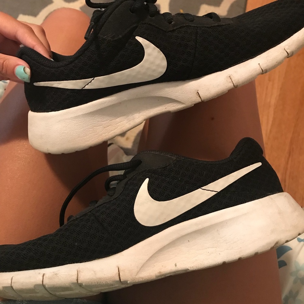 GREAT CONDITION NIKE BLACK RUNNING SHOES